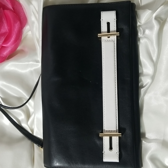 MICHAEL KORS CHELSEY LGE CLUTCH IN BLACK AND WHITE - Picture 2 of 8